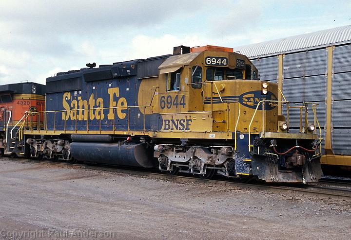 BNSF 6944 - SD40-2.jpg